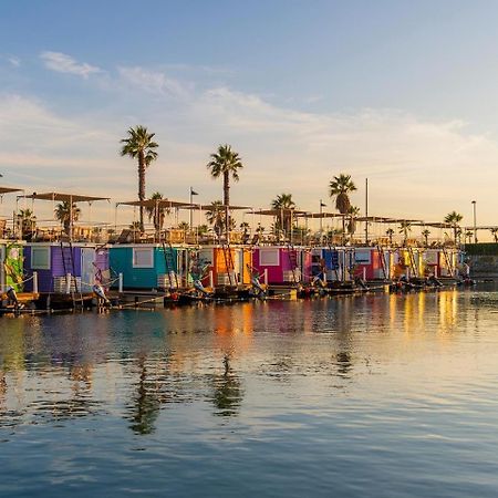 فندق Boat Haus - Casas Flotantes Frente A Gibraltar La Línea de la Concepción المظهر الخارجي الصورة