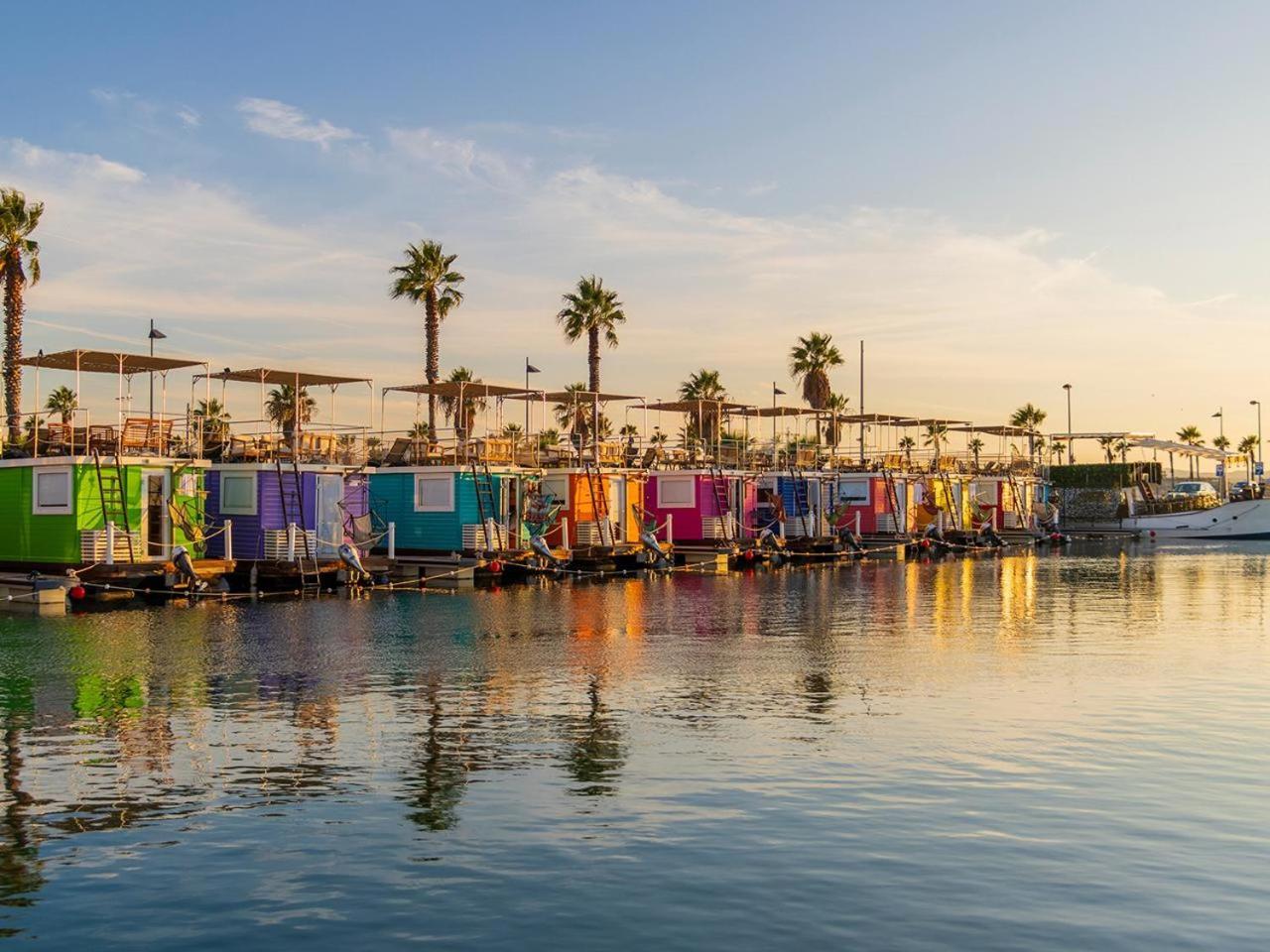 فندق Boat Haus - Casas Flotantes Frente A Gibraltar La Línea de la Concepción المظهر الخارجي الصورة