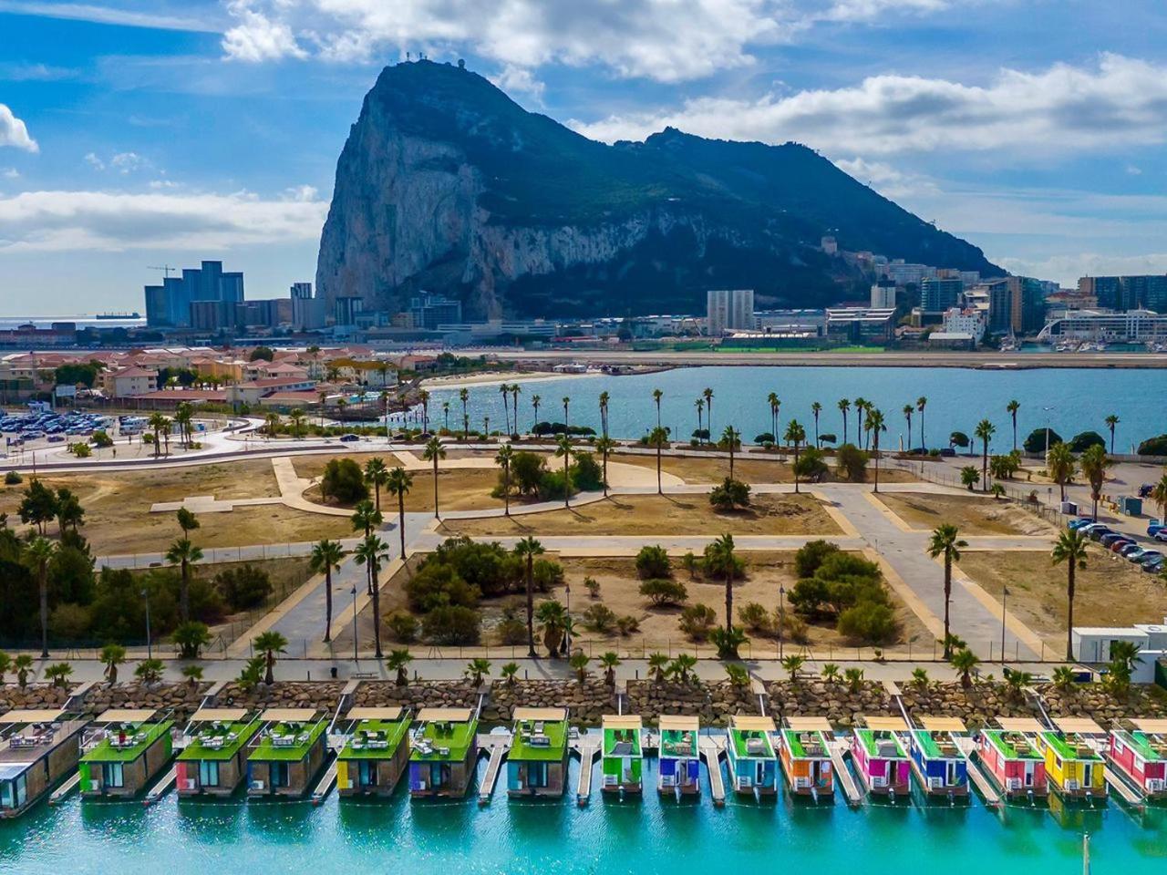 فندق Boat Haus - Casas Flotantes Frente A Gibraltar La Línea de la Concepción المظهر الخارجي الصورة